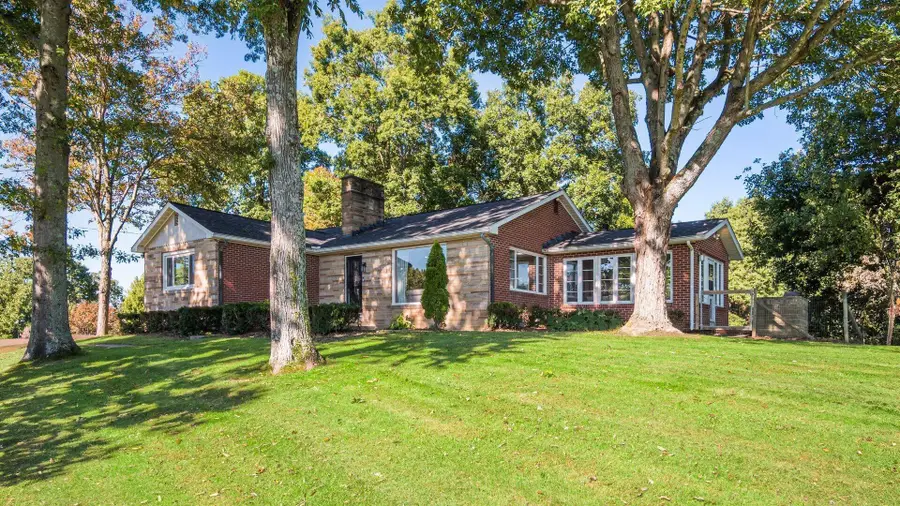 850 Wildwood Circle, Zanesville, OH 43701 - #2
