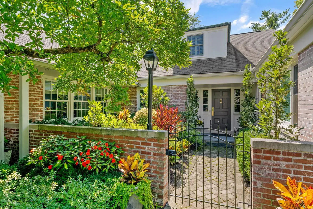 150 Ashbourne Road, Bexley, OH 43209 - #1