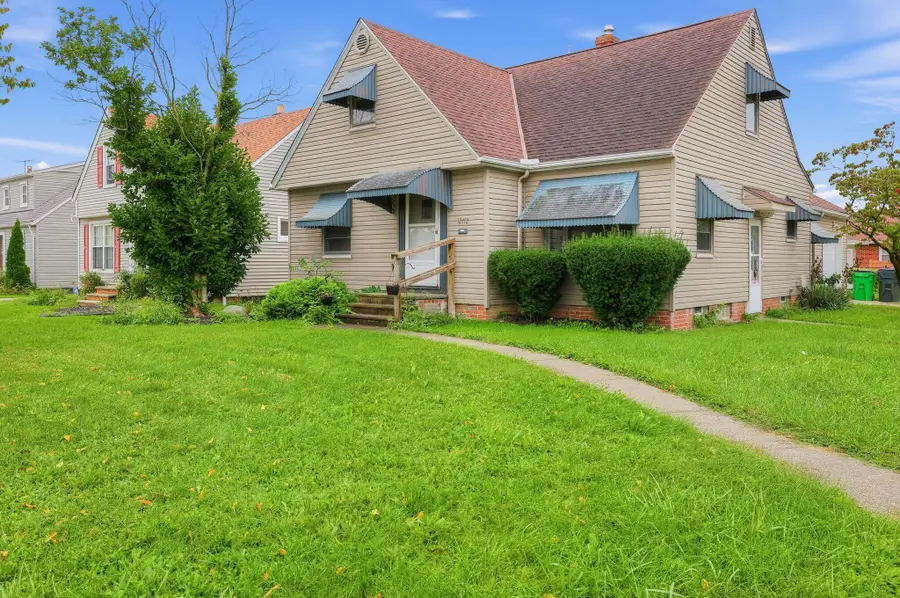 12112 Thraves Avenue, Garfield Heights, OH 44125 - #2