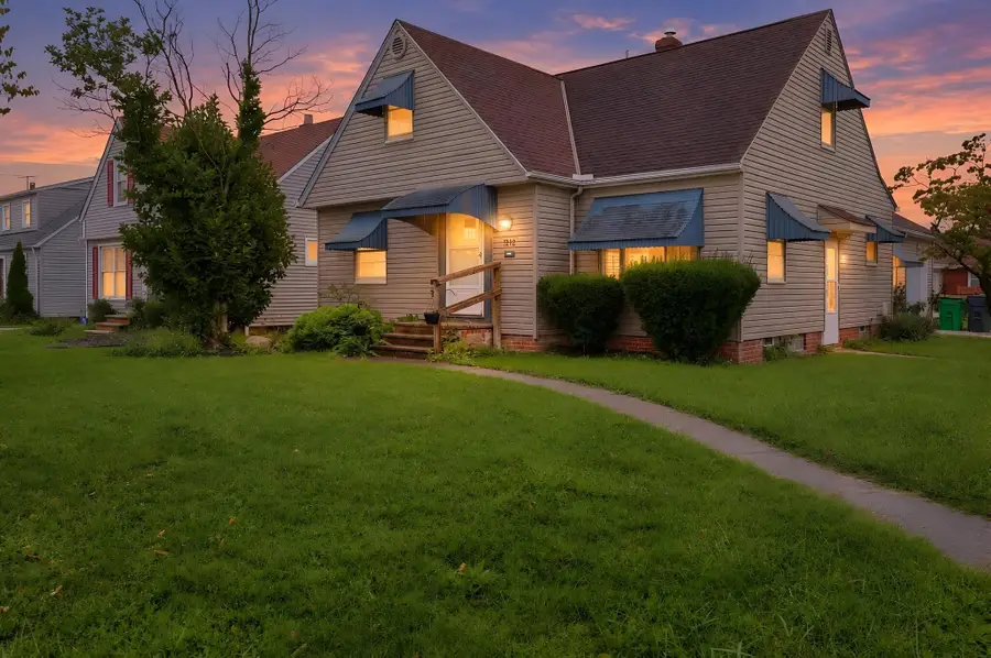 12112 Thraves Avenue, Garfield Heights, OH 44125 - #3
