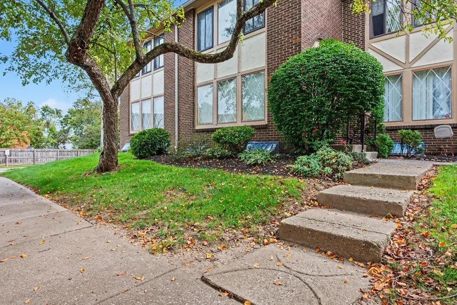 5361 Valley Lane E, Columbus, OH 43231 - #2