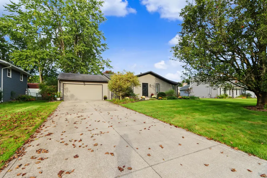 685 N Satinwood Circle N, Mansfield, OH 44903 - #2