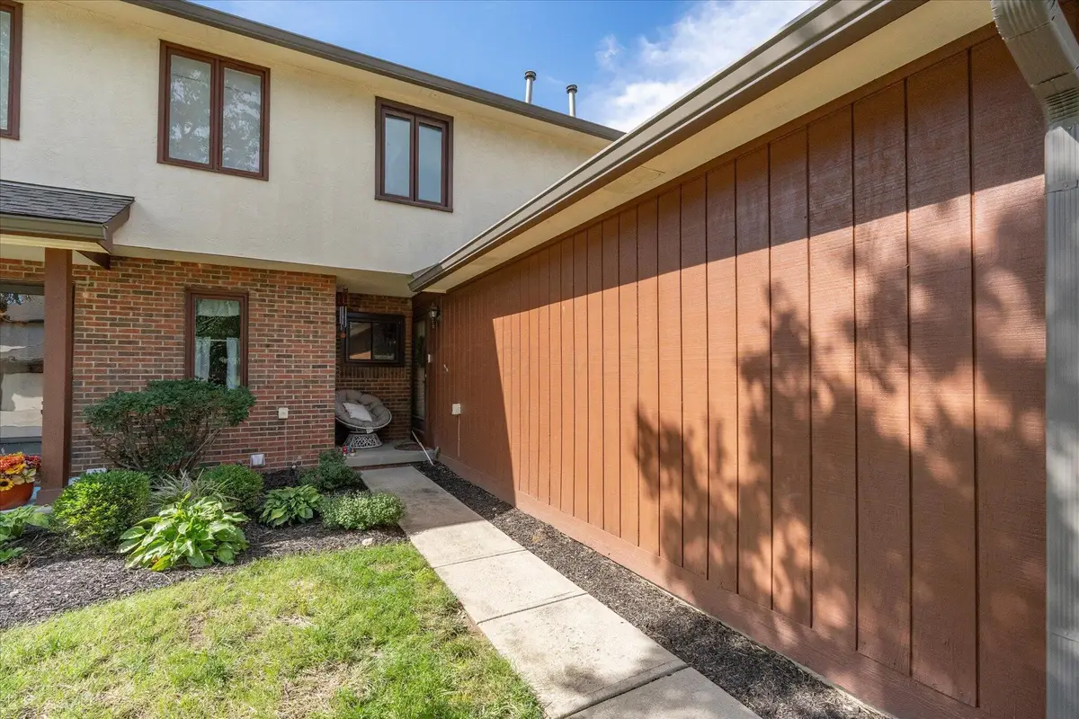 3153 Parkview Circle, Grove City, OH 43123 - #1