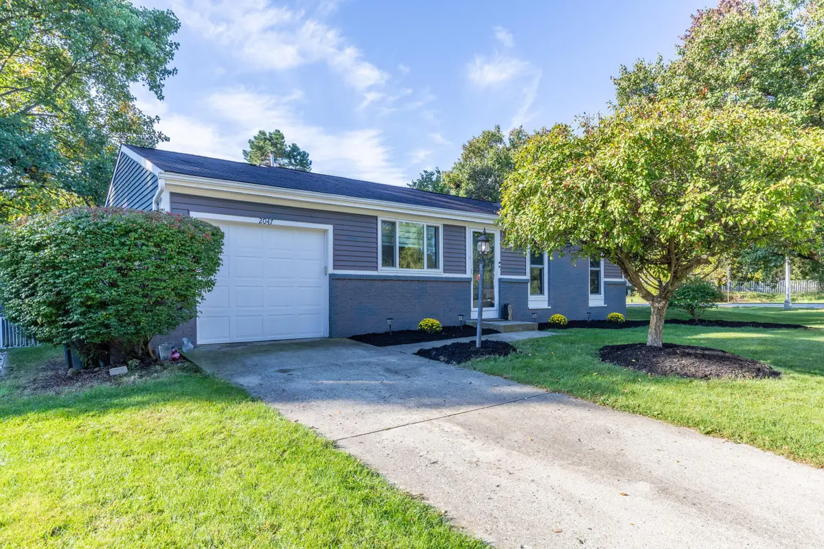 2047 Wolverhampton Road, Powell, OH 43065 - #1