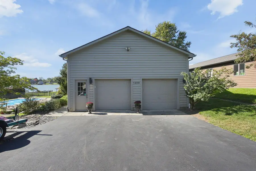 1200 E Choctaw Drive, London, OH 43140 - #3