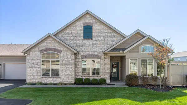 424 Stoneshire Loop, Pataskala, OH 43062