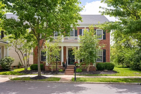 8075 Chatham Green Drive, New Albany, OH 43054