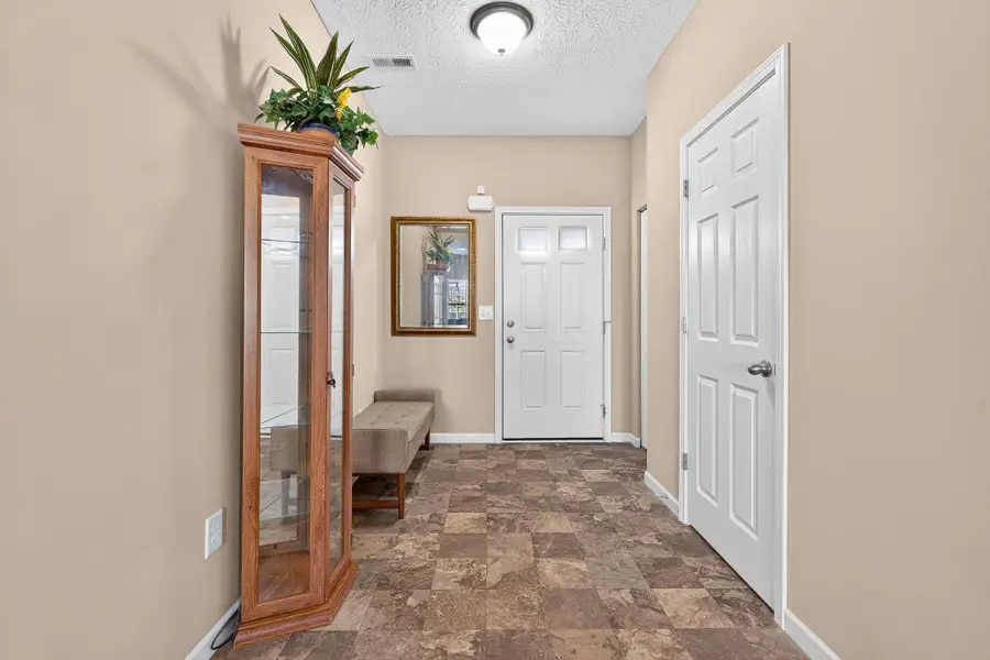 318 Kear Street, Lockbourne, OH 43137 - #3
