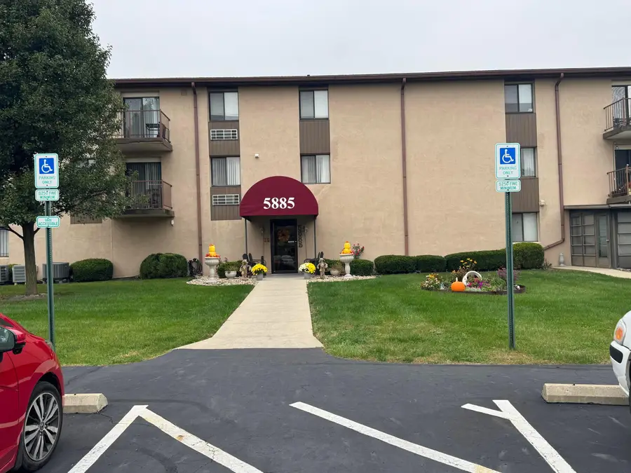 5885 Beechcroft Road, Columbus, OH 43229 - #2