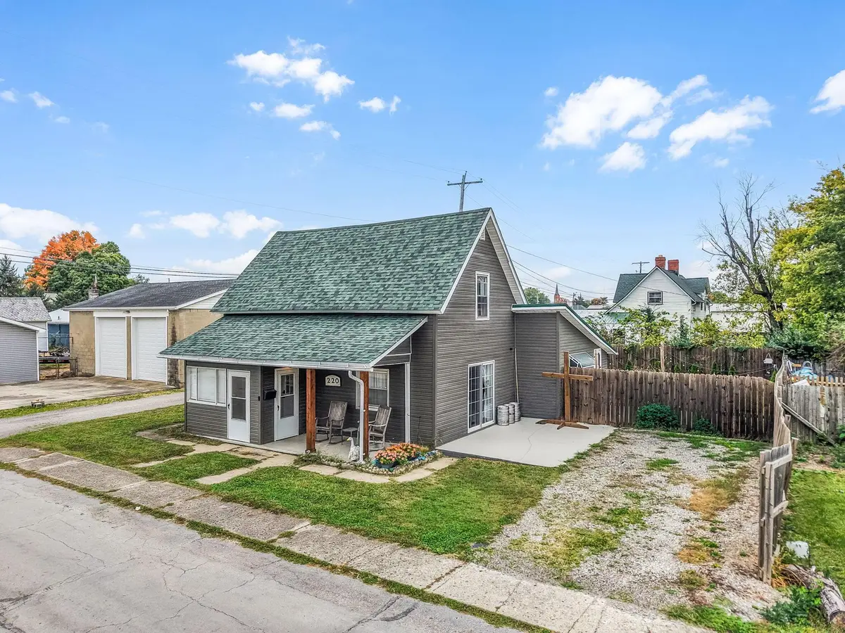 220 Barnes Avenue, Circleville, OH 43113 - #1