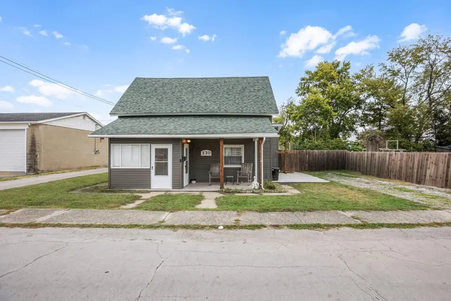 220 Barnes Avenue, Circleville, OH 43113 - #2