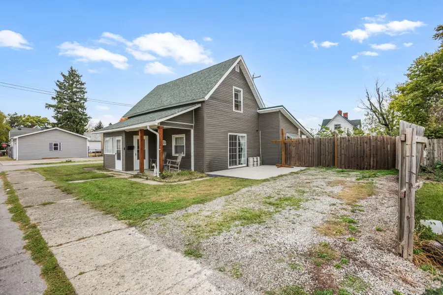 220 Barnes Avenue, Circleville, OH 43113 - #3