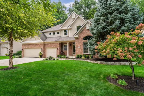 7651 Kestrel Way E, Dublin, OH 43017