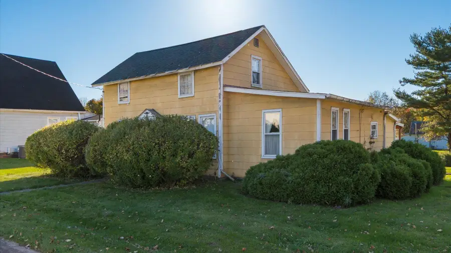 157 N Market Street N, Martinsburg, OH 43037 - #3
