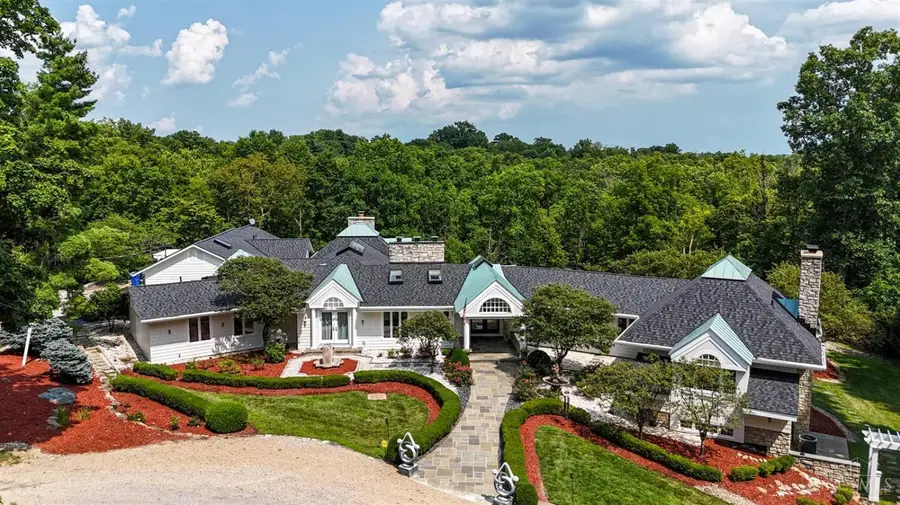 6220 Hawk Ridge Lane, Indian Hill, OH 45243 - Image #2