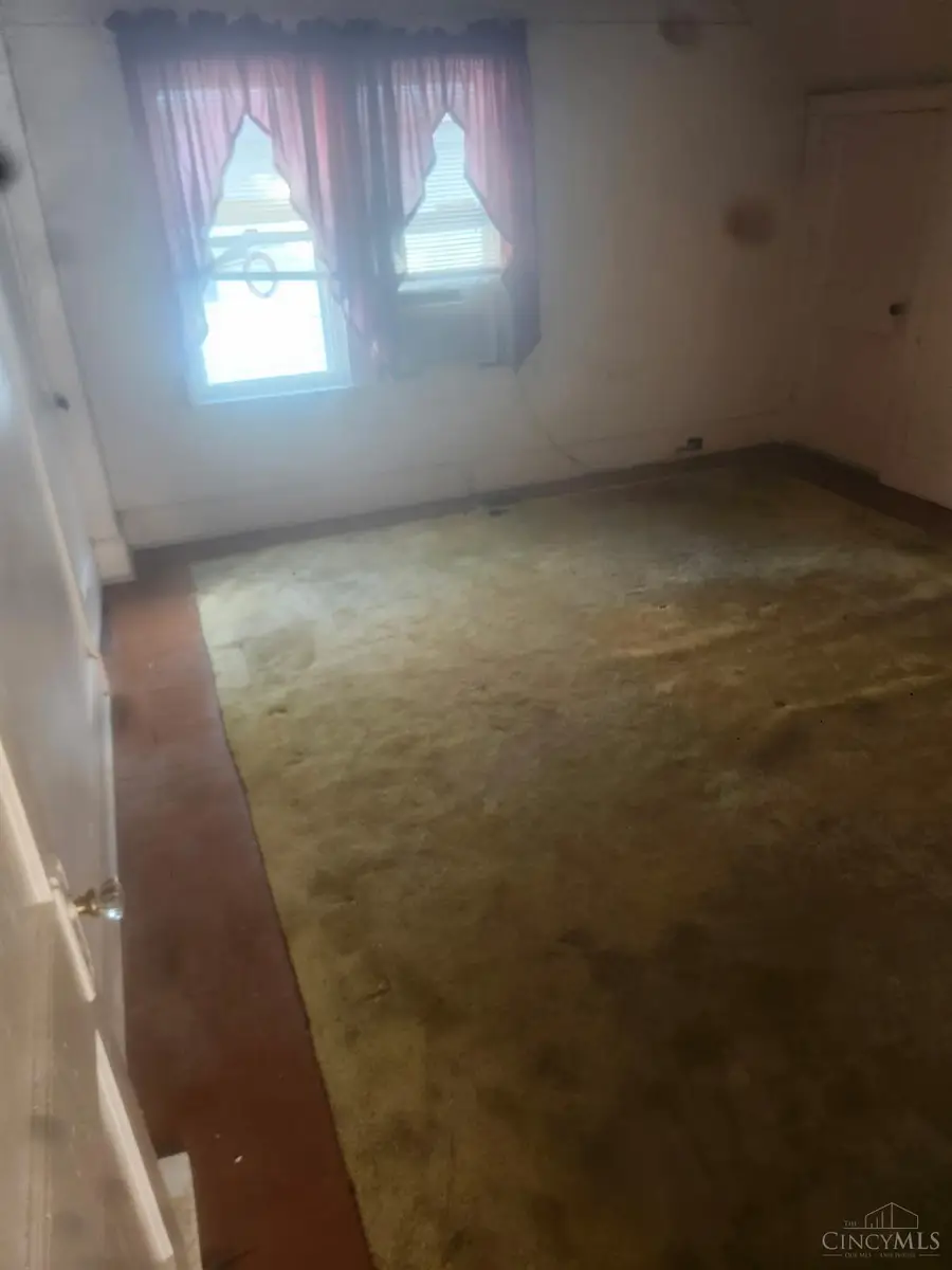 1611 Grantwood Avenue, Cincinnati, OH 45207 - Image #2