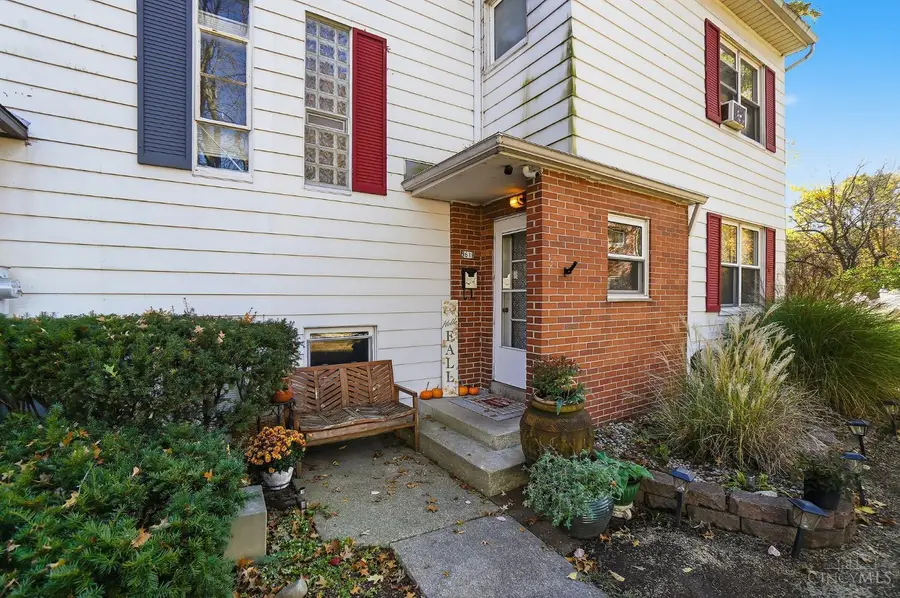 61 Flanders Lane, Greenhills, OH 45218 - Image #2