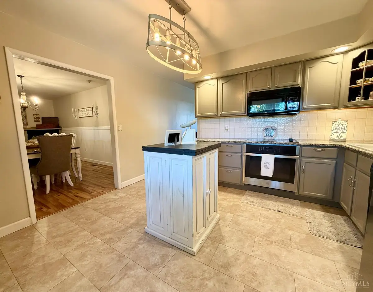 128 Stadia Drive, Franklin, OH 45005 - Image #1