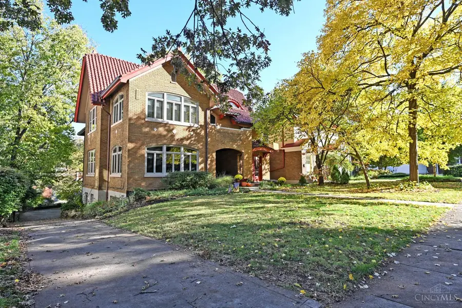 4 Burton Woods Lane, Cincinnati, OH 45229 - Image #2