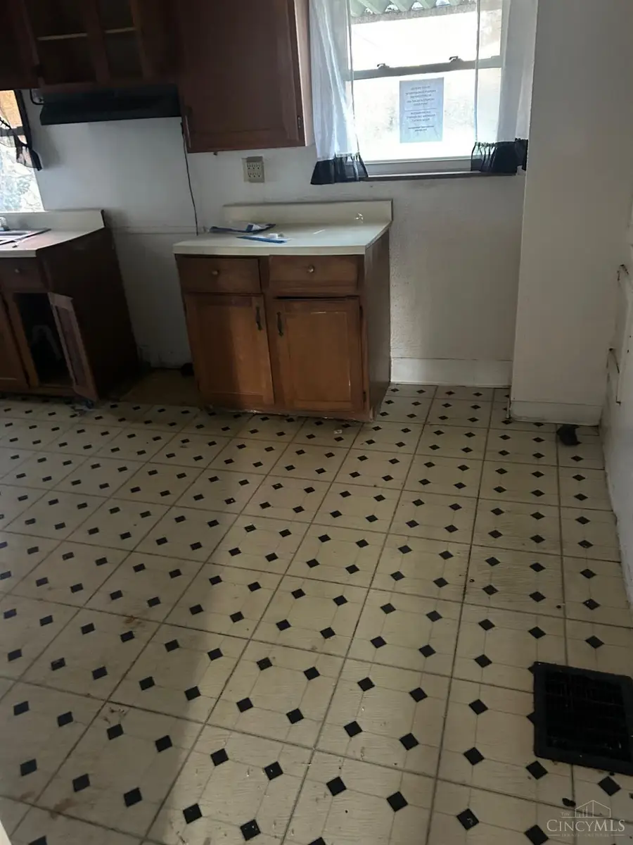 3942 Standish Avenue, Cincinnati, OH 45213 - Image #2