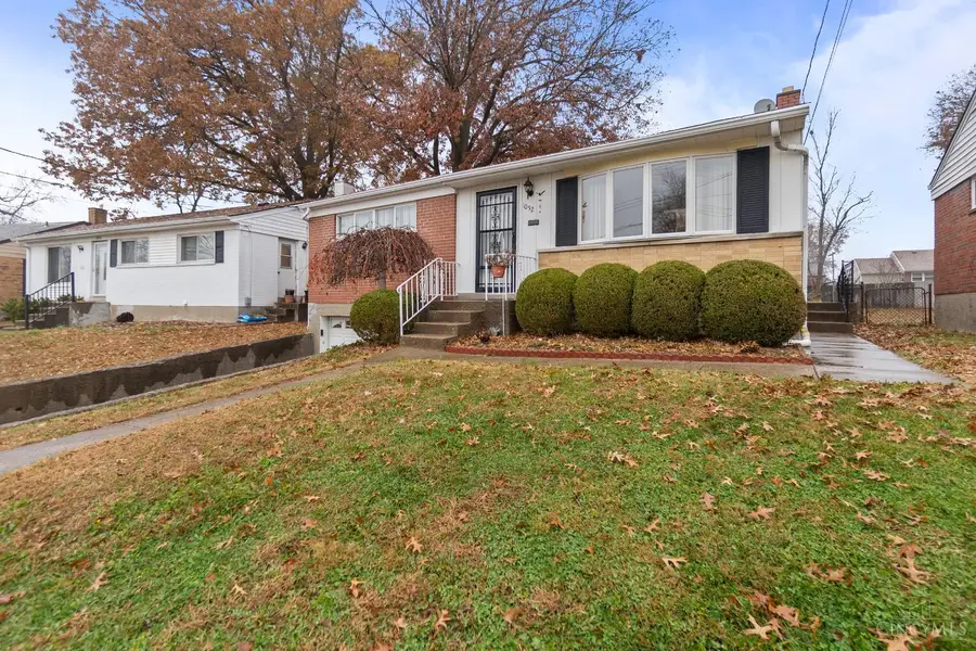1052 Vacationland Drive, Finneytown, OH 45231 - Image #2