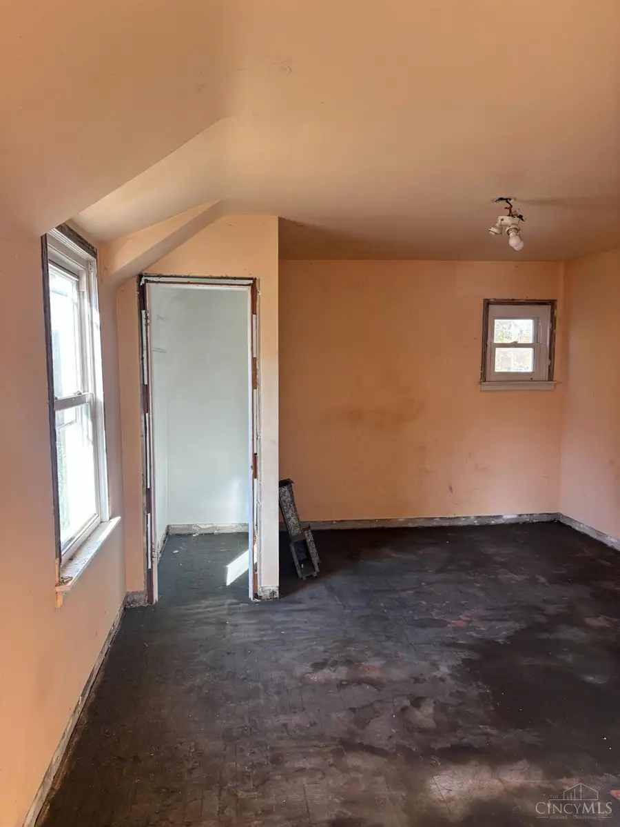 2327 Losantiville Avenue, Golf Manor, OH 45237 - Image #3