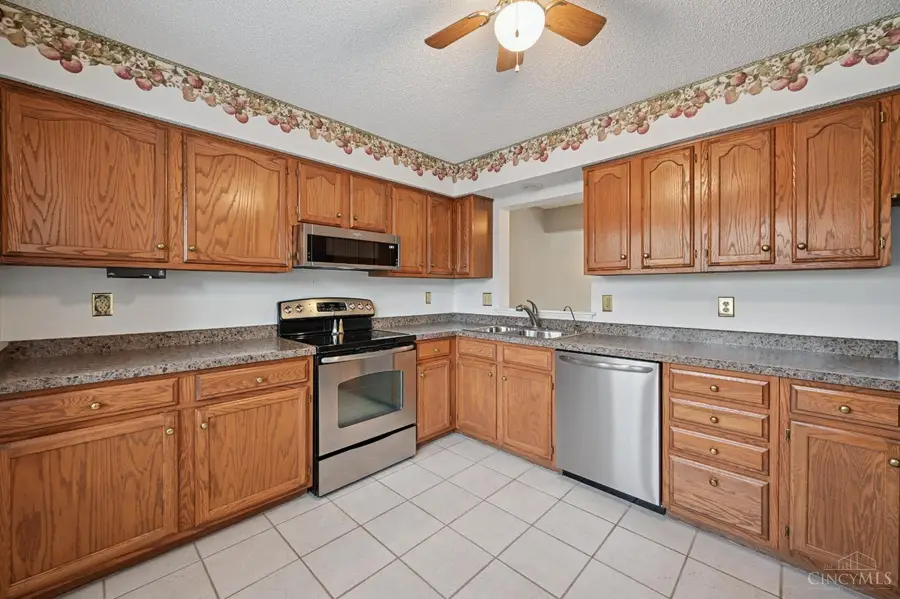 10667 Montgomery Road #8, Montgomery, OH 45242 - #3