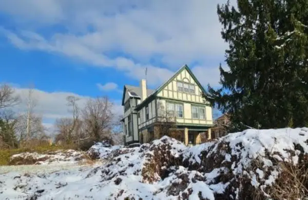 990 Burton Avenue, Cincinnati, OH 45229