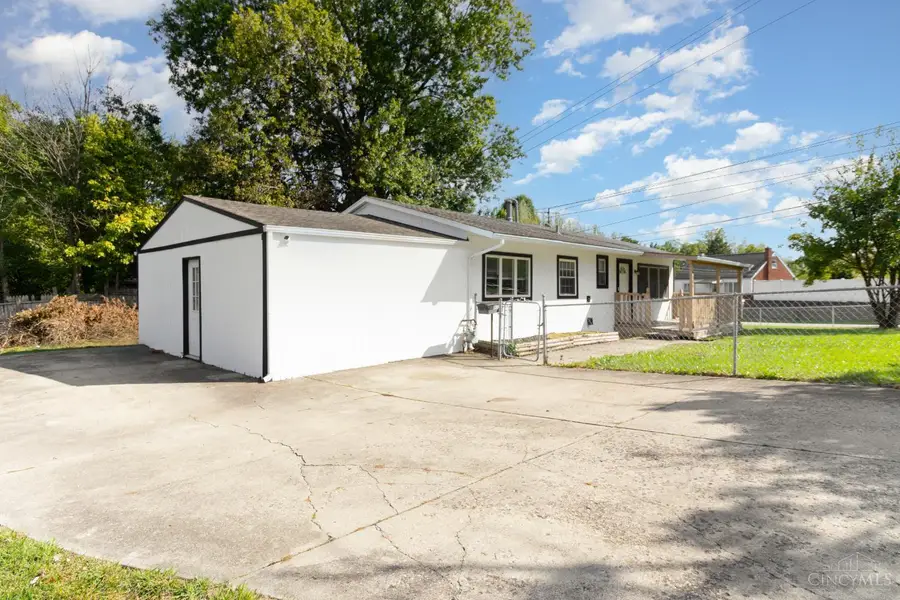 9500 Ridgemoor Avenue, Northbrook, OH 45231 - Image #2