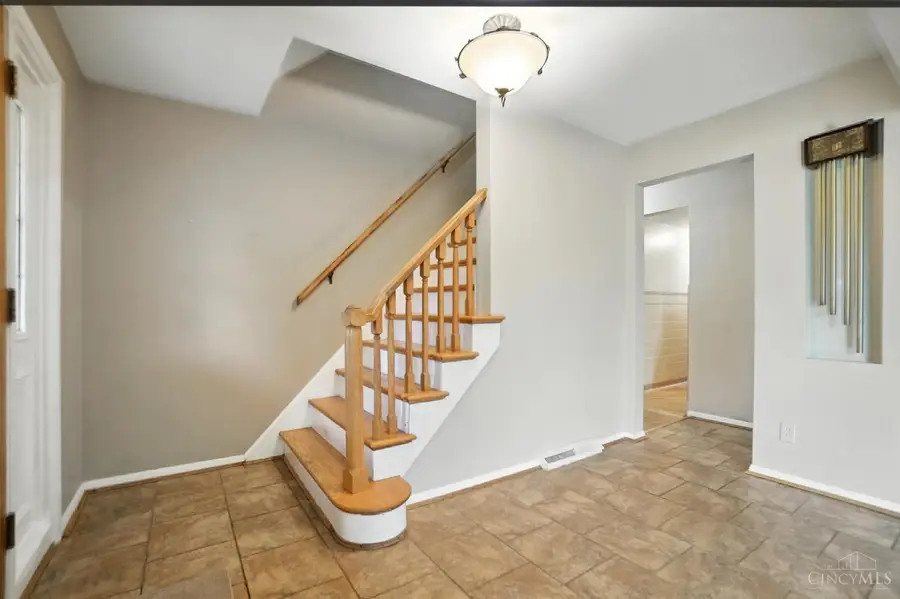 1398 Colonial Drive, Covedale, OH 45238 - Image #3