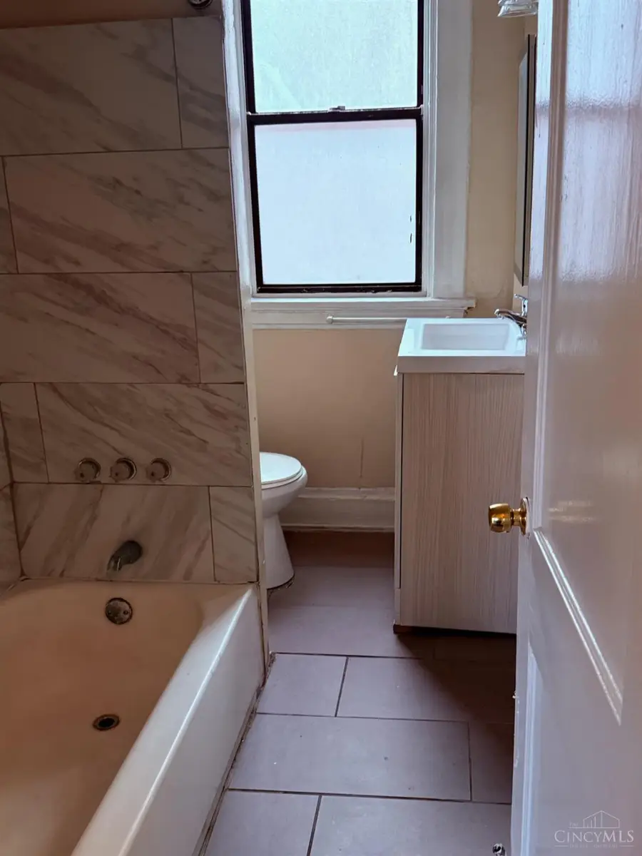 567 Stewart Place, Cincinnati, OH 45229 - Image #3