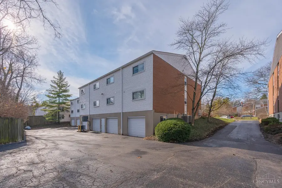 3437 Traskwood Circle #D, Cincinnati, OH 45208 - Image #3