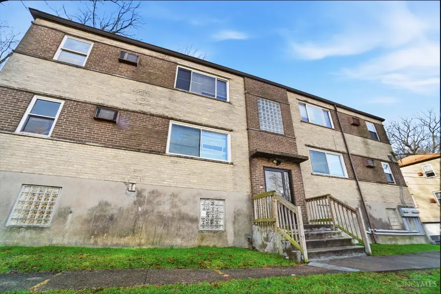 2824 Westknolls Lane, Cincinnati, OH 45211 - Image #2