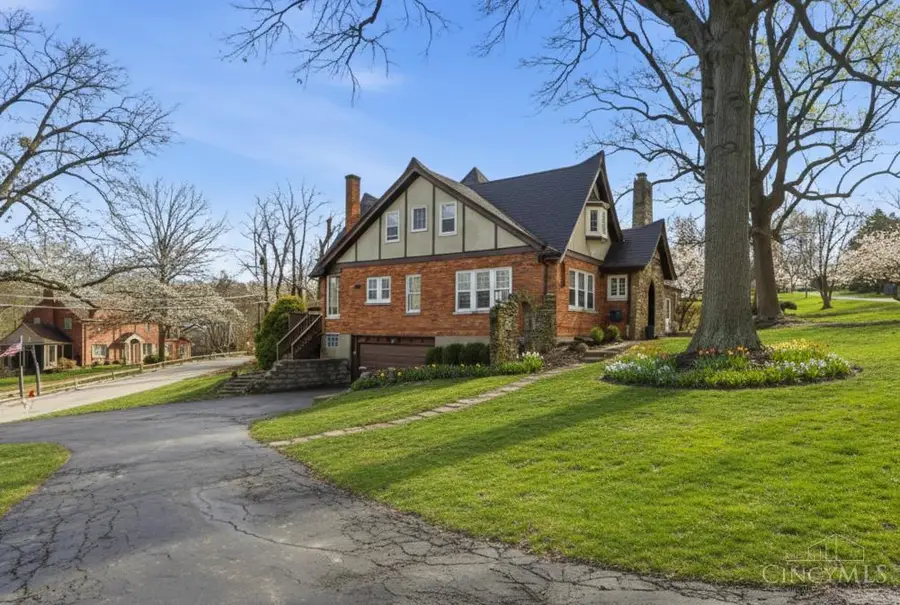 6610 Hudson Parkway, Amberley, OH 45213 - #3