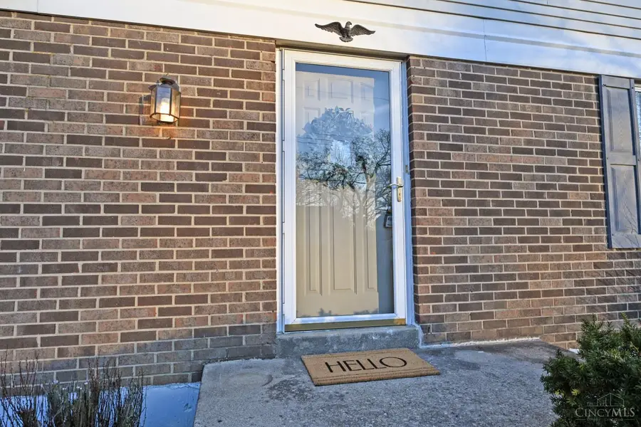 9846 Pinedale Drive, Northbrook, OH 45231 - Image #2