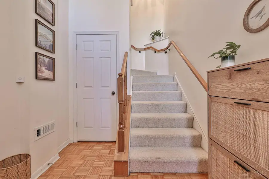 7812 Gapstow Bridge, Finneytown, OH 45231 - Image #2