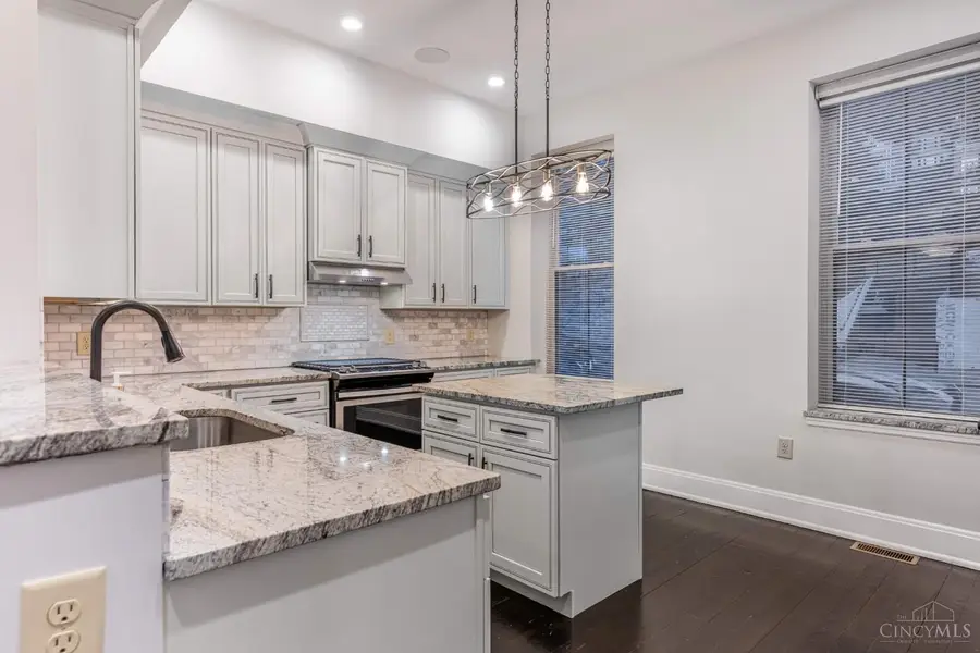 507 W Mcmicken Avenue, Cincinnati, OH 45214 - #3