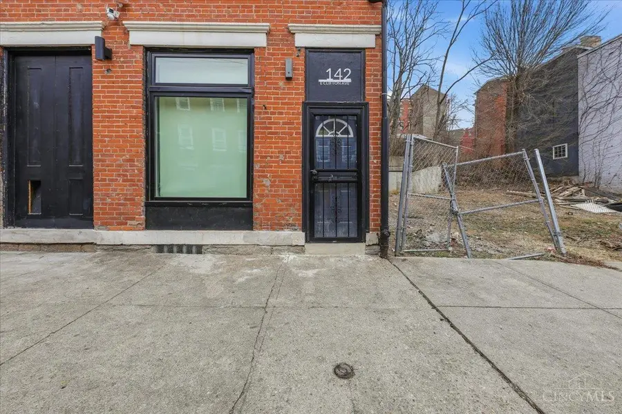 142 E Clifton Avenue, Cincinnati, OH 45202 - #3
