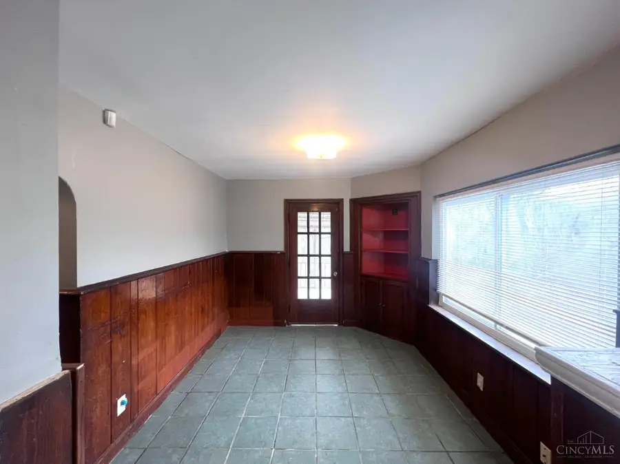 3162 Sunshine Avenue, Cincinnati, OH 45211 - #3