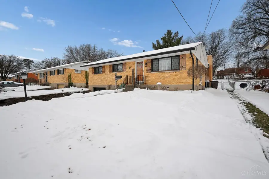 3855 Ridgecombe Drive, Green Township, OH 45248 - Image #2