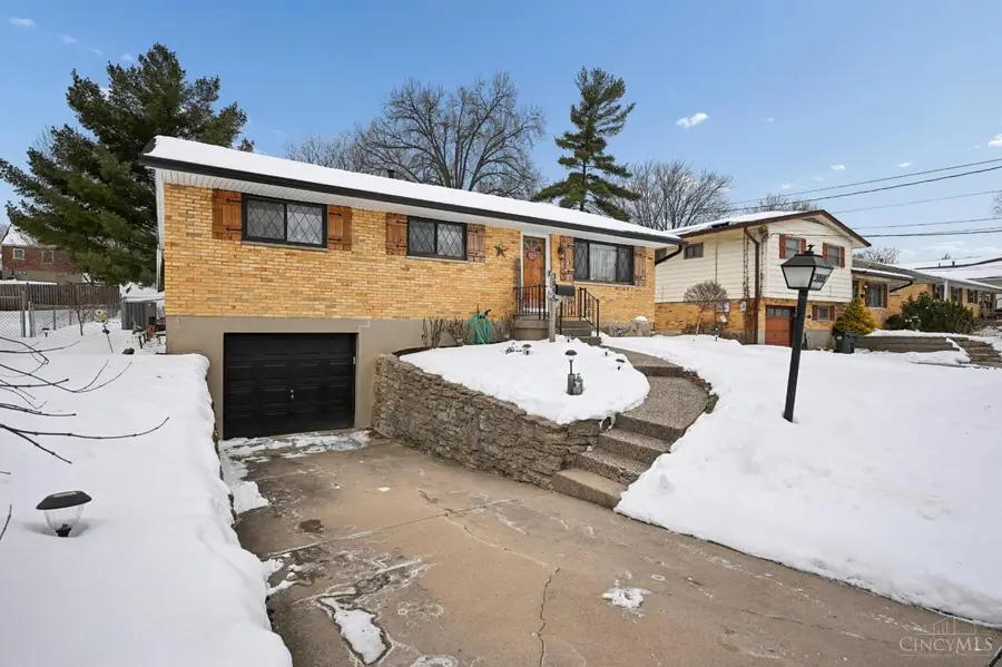 3855 Ridgecombe Drive, Green Township, OH 45248 - Image #3