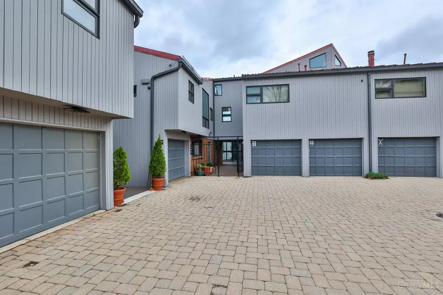 1040 Hatch Street, Cincinnati, OH 45202 - #2