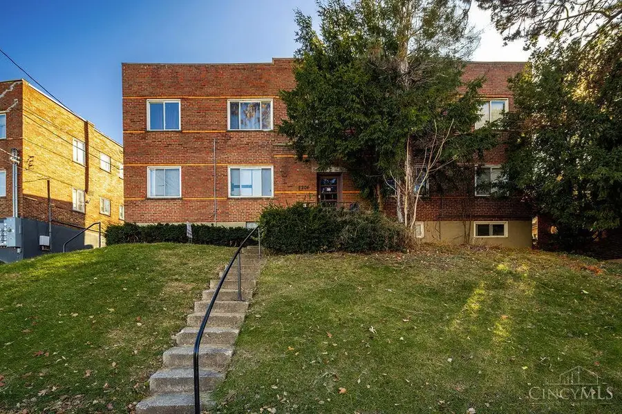 5206 Montgomery Road, Cincinnati, OH 45212 - #2