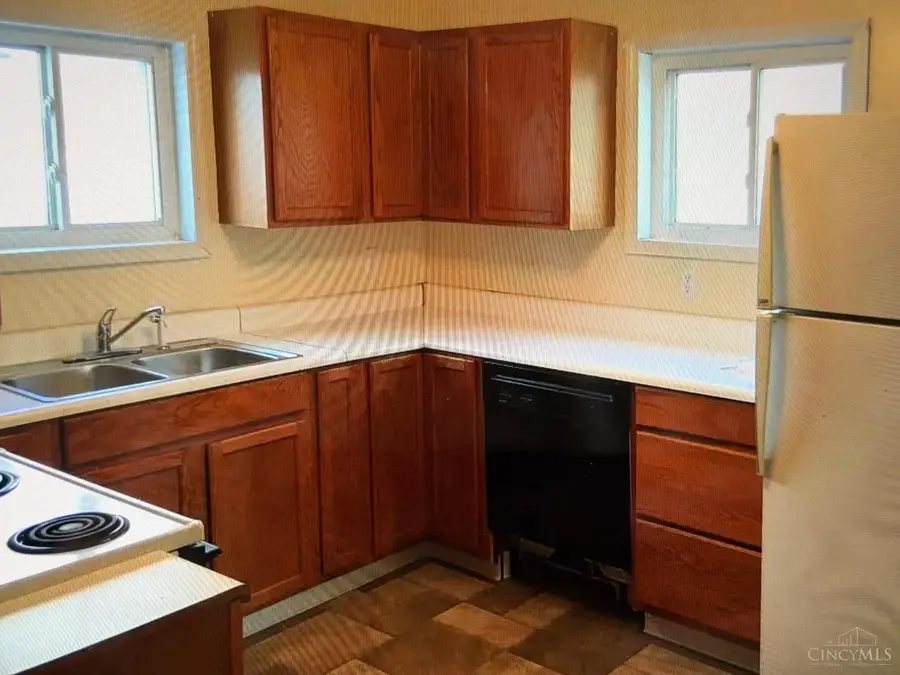 882 E Main Street, Logan, OH 43138 - #3