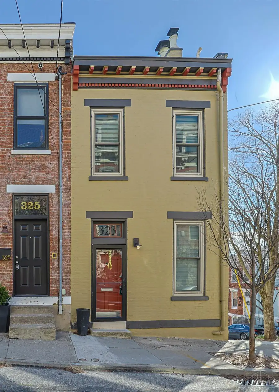 323 Milton Street, Cincinnati, OH 45202 - #3