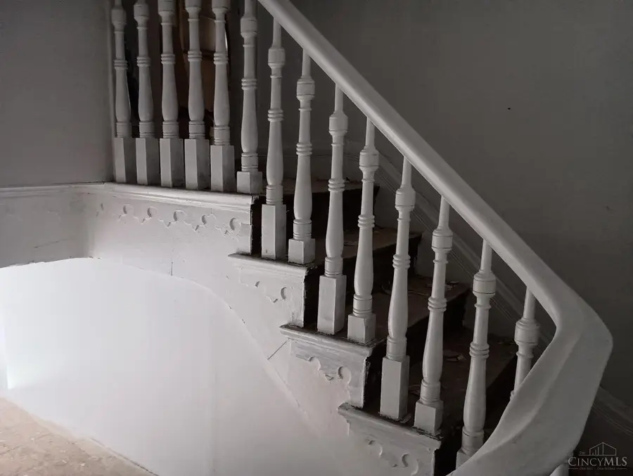 966 Fairbanks Avenue, Cincinnati, OH 45205 - #2