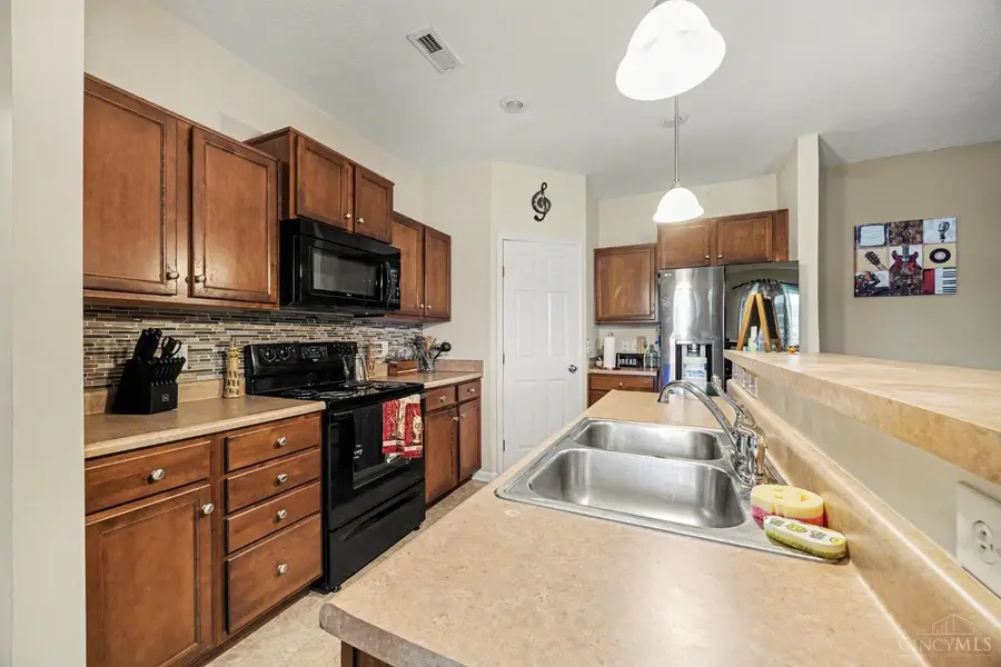 9382 Stoneybrooke #13B, Pleasant Hills, OH 45231 - #3