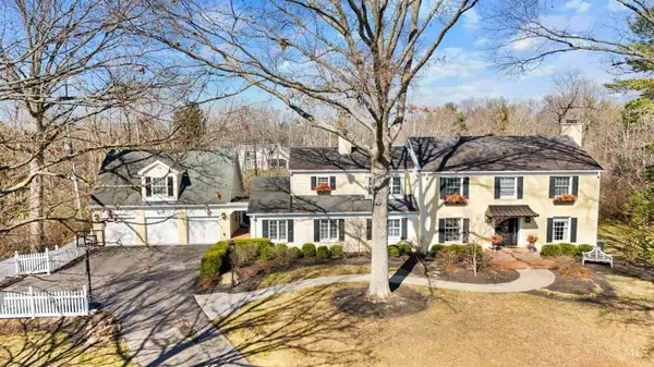 8340 Arapaho Lane, Indian Hill, OH 45243