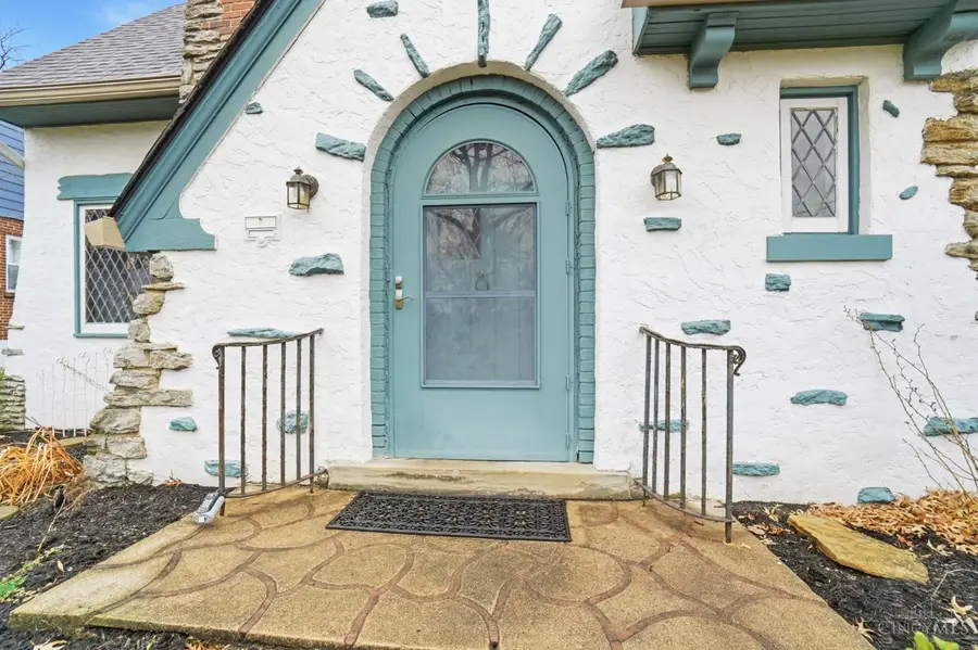 1352 Westminster Drive, Cincinnati, OH 45229 - #2