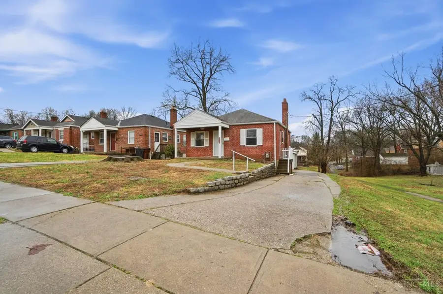 3935 Carrie Avenue, Cheviot, OH 45211 - #3